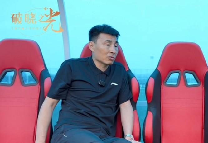 工作不能仅, 提到精英青, 的人能够放